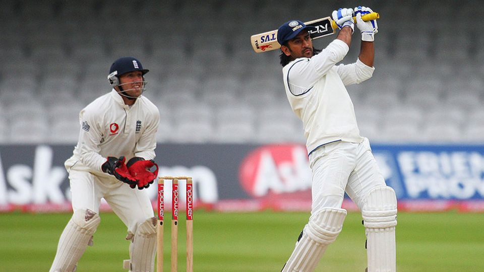MS Dhoni counterattacked as the rains closed in at Lord's