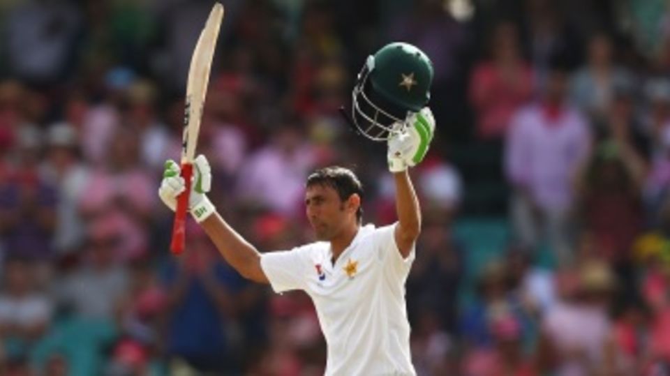 Younis Khan brought up his 34th Test hundred