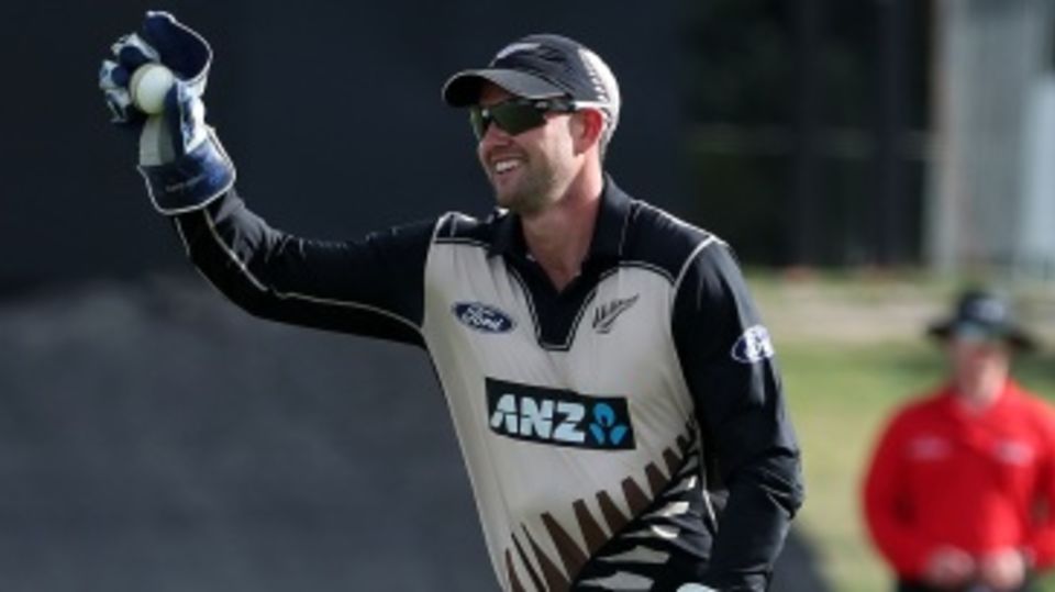 Tom Bruce took the wicketkeeping gloves after Luke Ronchi left the field due to a groin strain
