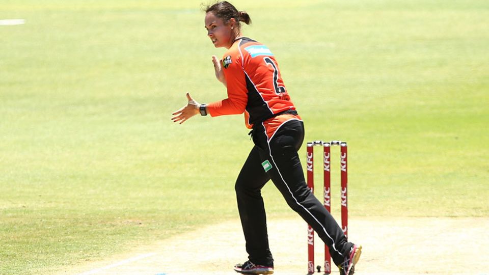 Emma King bowled a tight spell during the Scorchers' convincing win and was Player Of The Match