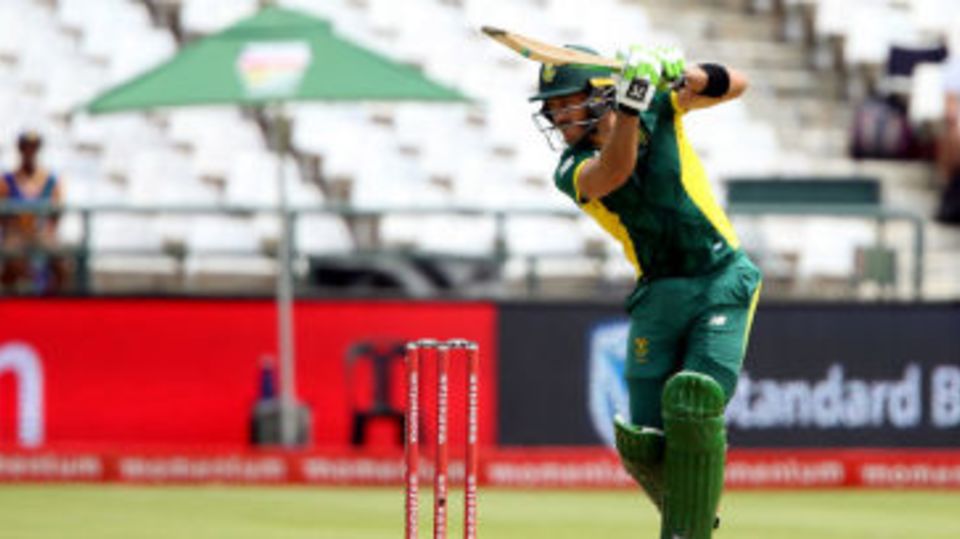 Faf du Plessis plays a delightful extra cover drive