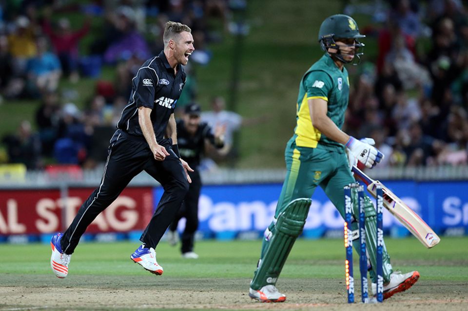 Tim Southee dismissed Farhaan Behardien with a beautiful off-cutter