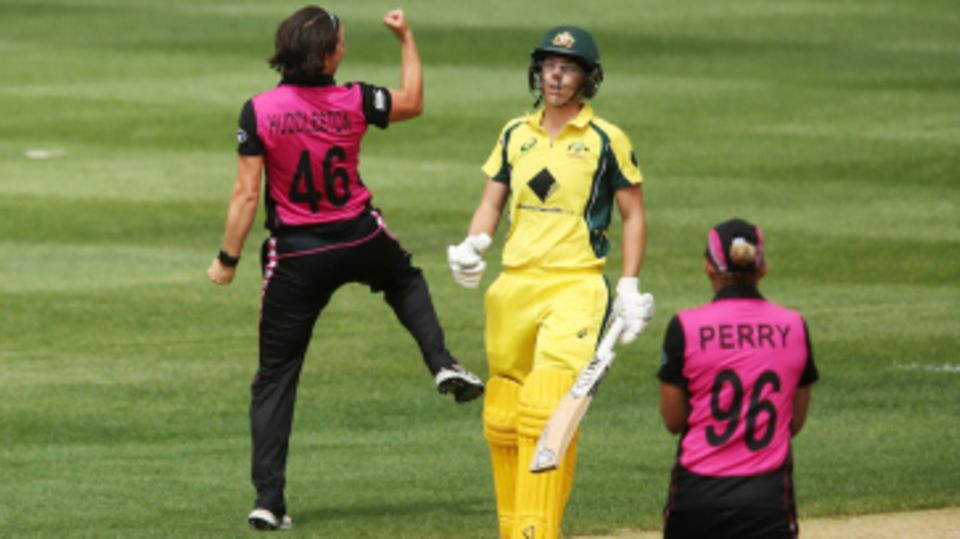 Holly Huddleston removed Elyse Villani for a duck