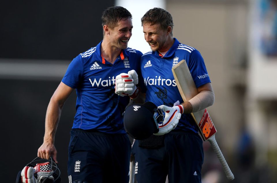 Chris Woakes and Joe Root saw England home with an unbroken 102-run stand
