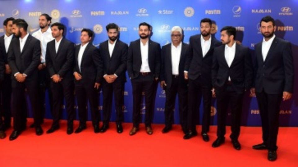 The Indian team poses at the BCCI Awards night