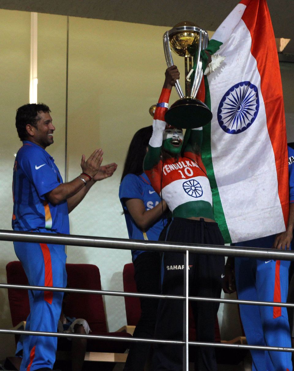 Gautam with Tendulkar and the 2011 World Cup trophy