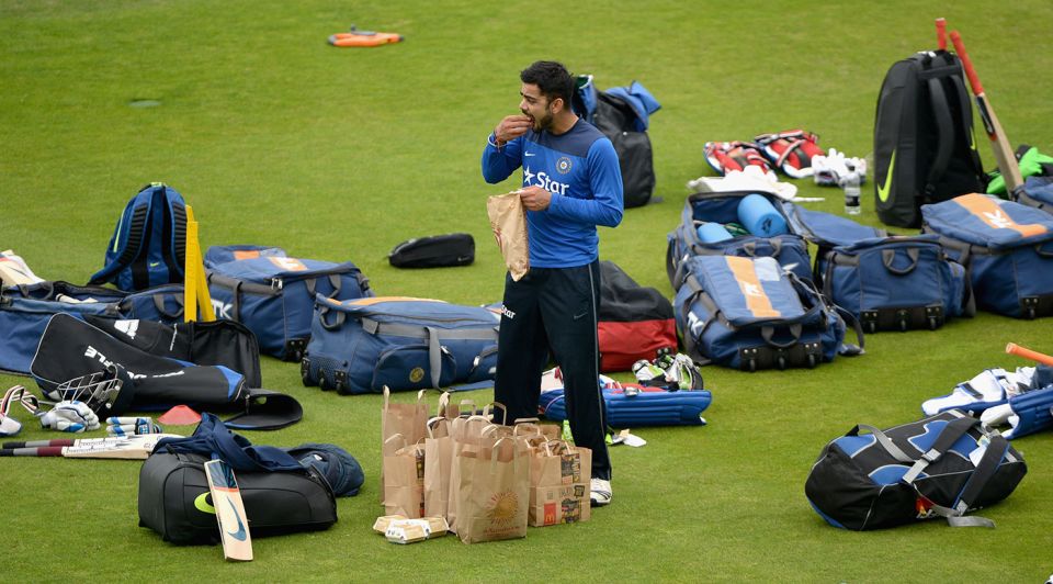 Virat Kohli tucks into some Nando's takeaway, 2014