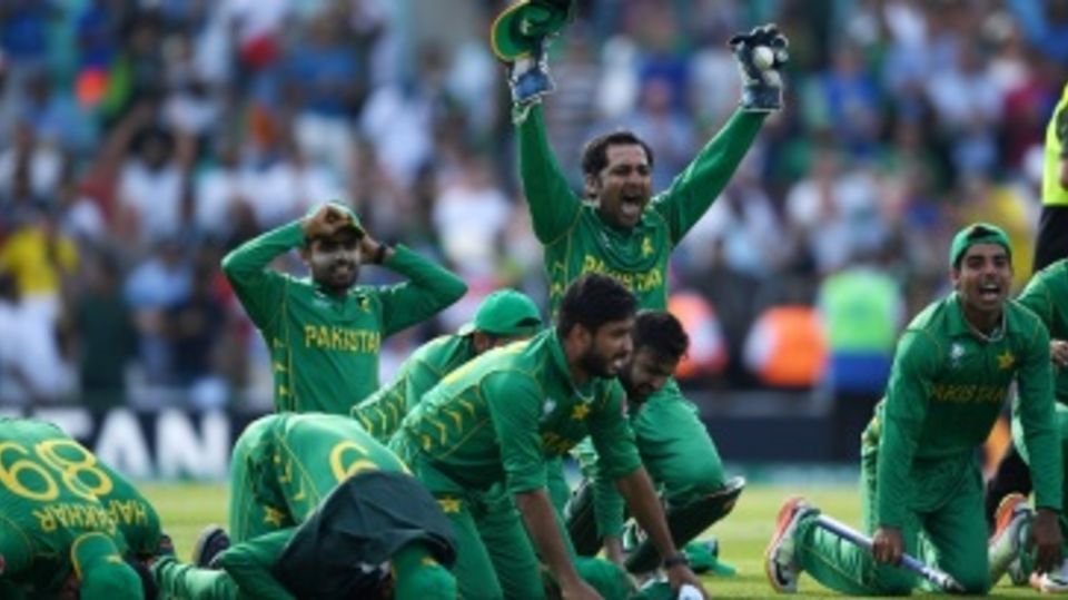 Sarfraz Ahmed and his team pay thanks for their trophy