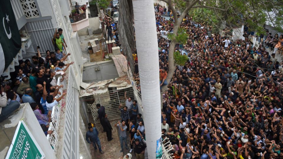 Sarfraz Ahmed greets crowds outside his house in Karachi