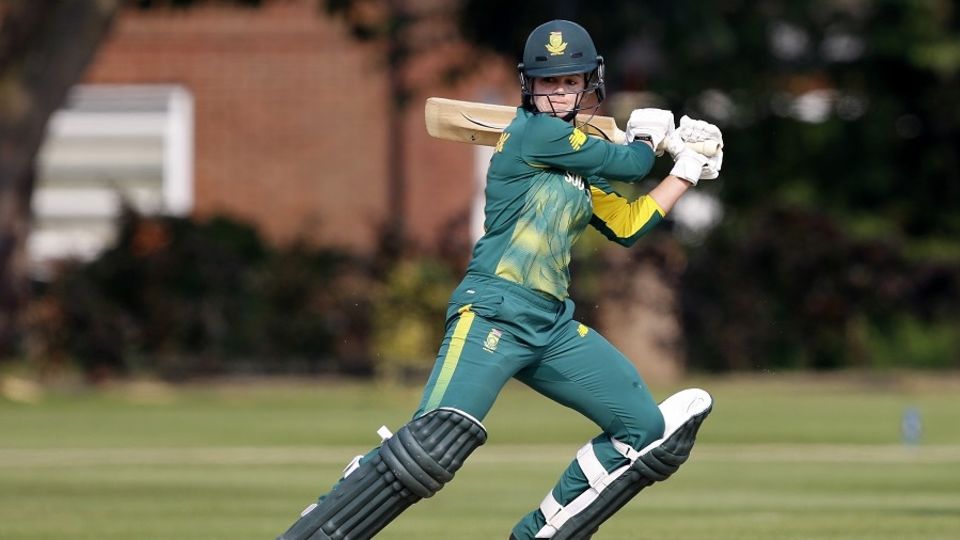 Dane van Niekerk plays the cut shot