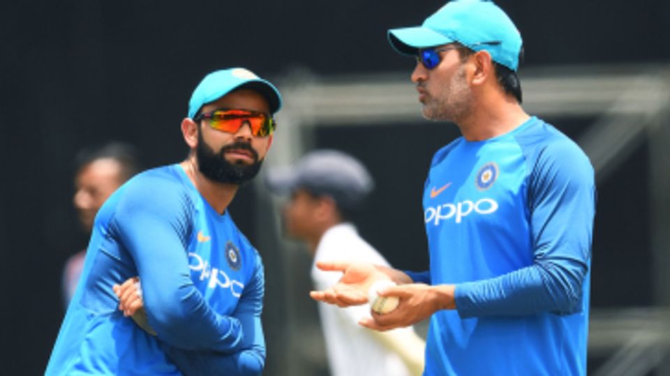 MS Dhoni and Virat Kohli have a chat at the nets session