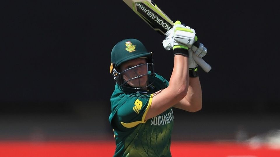 Lizelle Lee launches the ball over cover