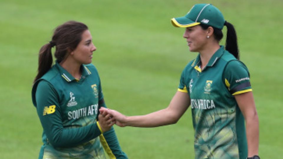 Sune Luus is congratulated by Marizanne Kapp