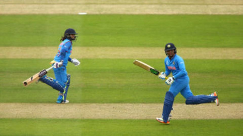 Mithali Raj and Veda Krishnamurthy sprint between wickets