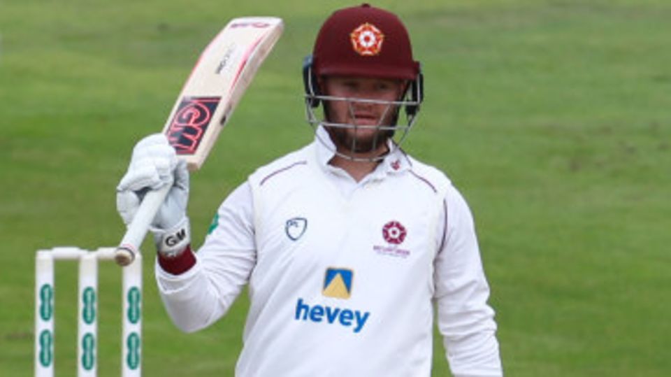 Ben Duckett raises his bat on reaching fifty