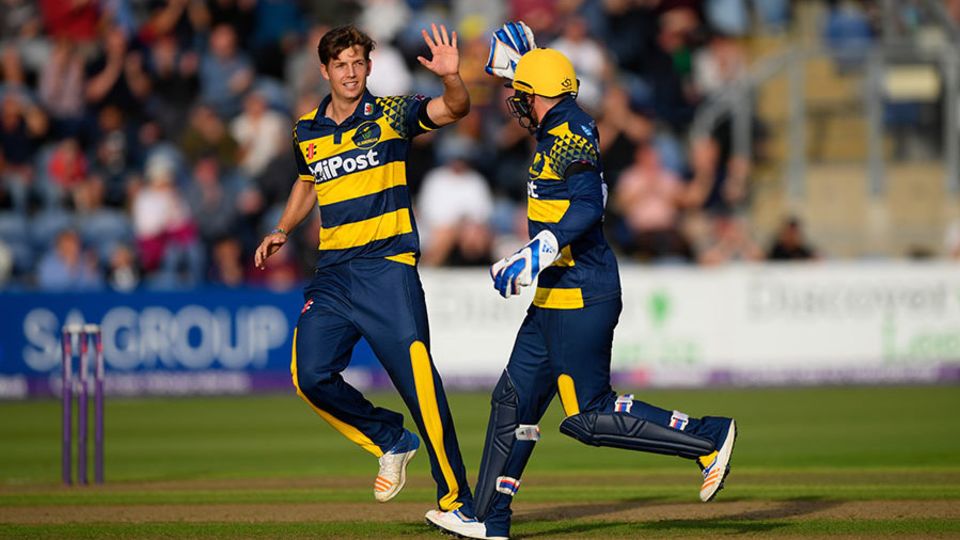 Craig Meschede took out Leicestershire's middle order