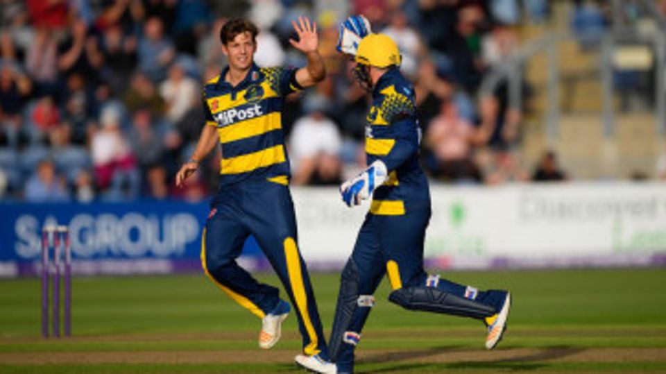 Craig Meschede took out Leicestershire's middle order