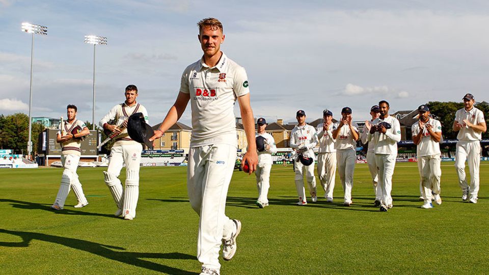 Jamie Porter leads Essex off after his matchwinning display