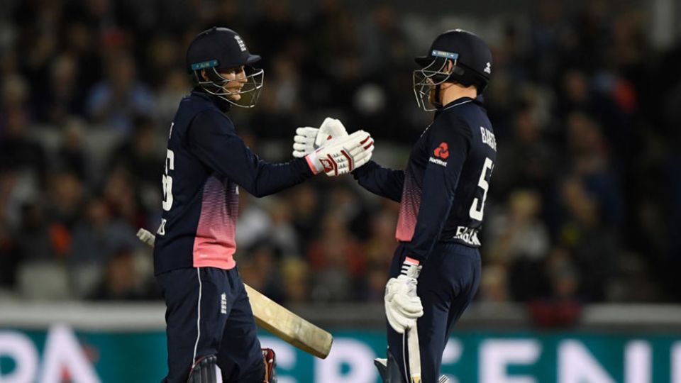 Joe Root and Jonny Bairstow put on a century stand