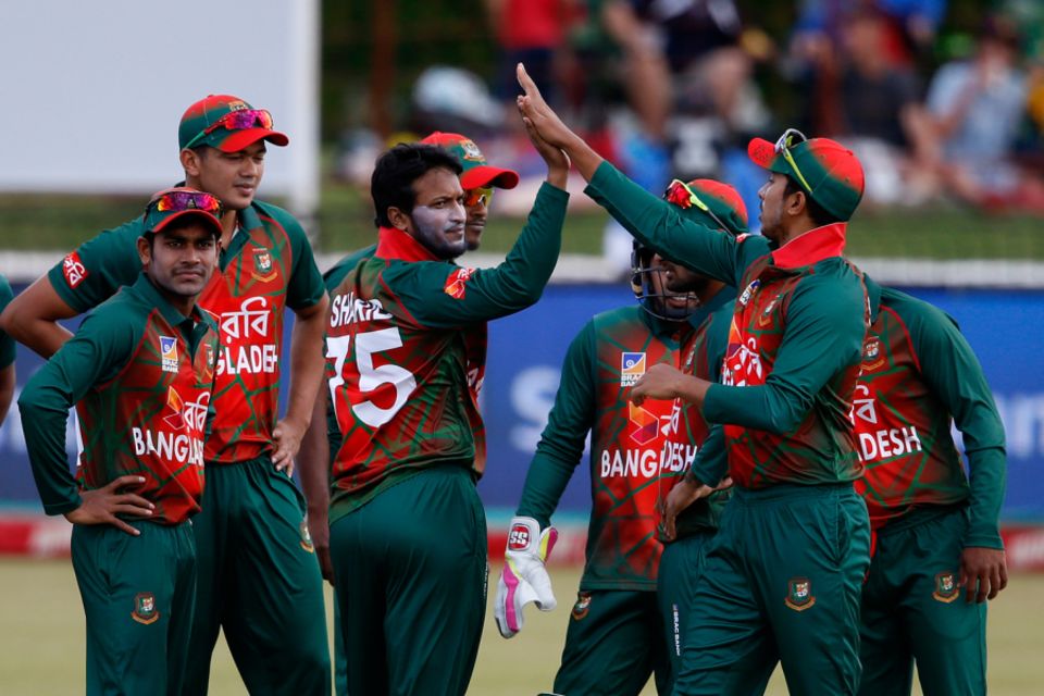 Shakib Al Hasan celebrates with his team mates