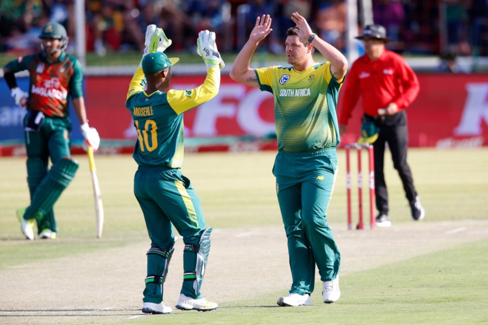Robbie Frylinck celebrates the wicket of Mushfiqur Rahim
