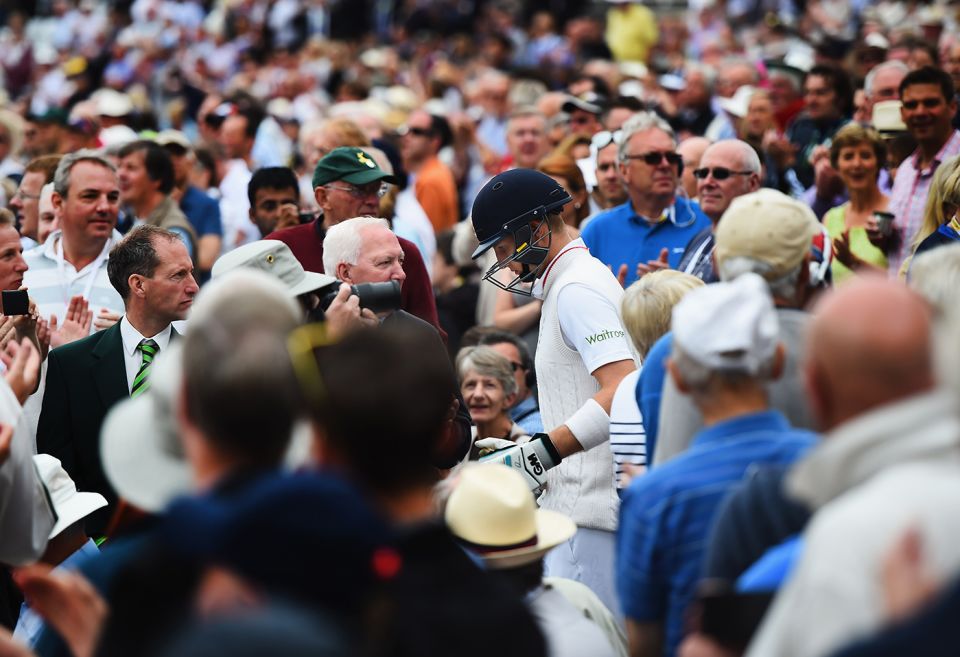 In the 2015 Ashes, Root scored 460 runs to Smith's 508, but stamped his authority on England's 3-2 win