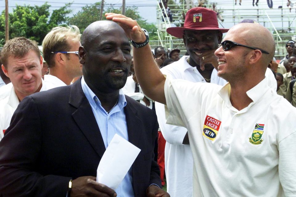 "How does your garden not grow, master?" Gibbs admires the finish on Viv Richards' skull