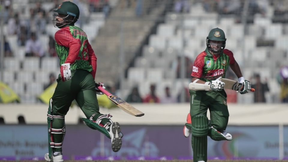 Sri Lanka seek lifeline against rampaging Bangladesh