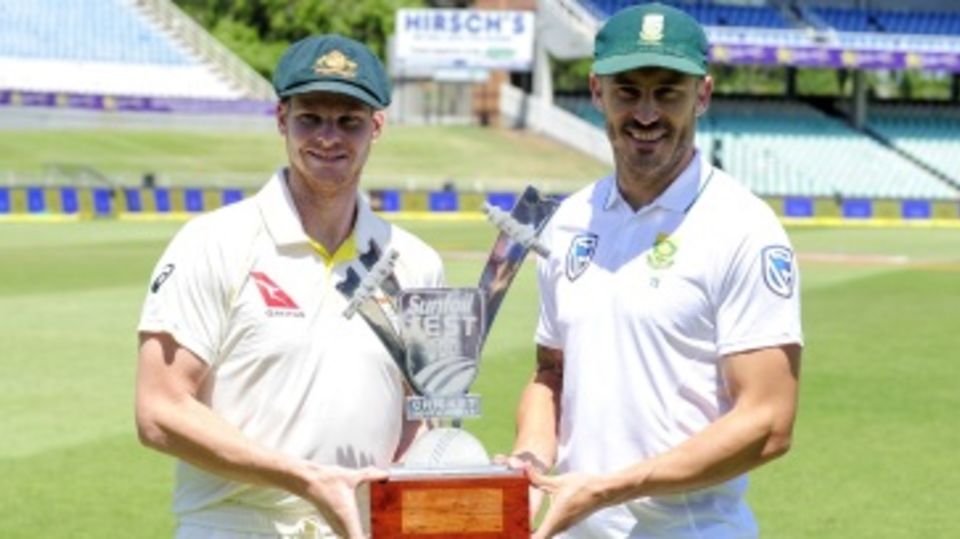 Faf du Plessis and Steven Smith pose with the Test series trophy
