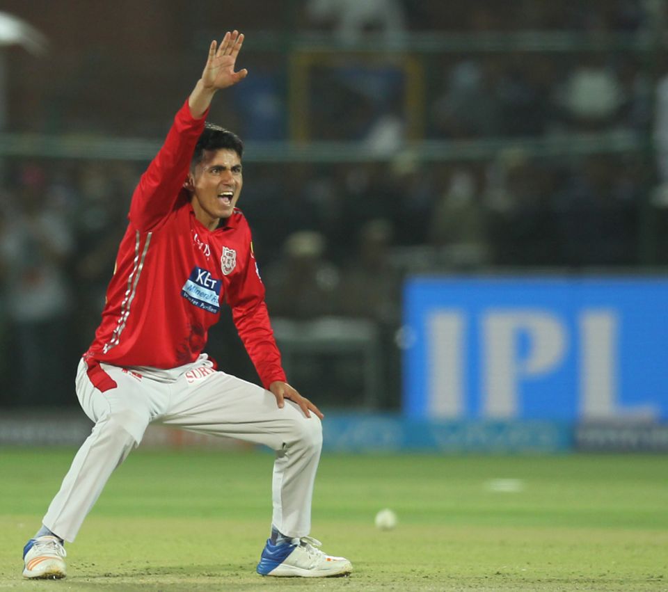 Mujeeb Ur Rahman appeals for a wicket