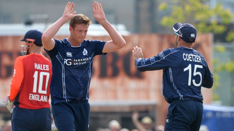 Alasdair Evans and kyle Coetzer combined to remove Eoin Morgan