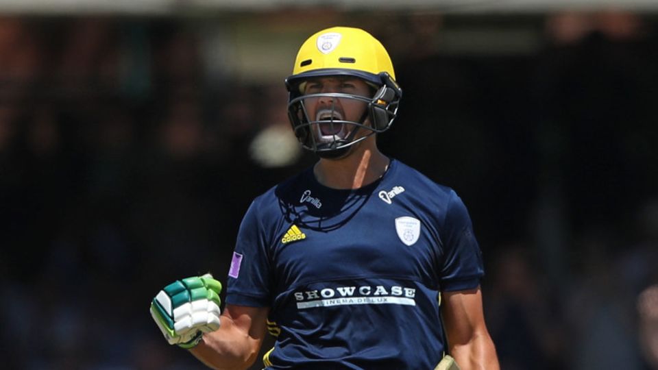 Rilee Rossouw reaches his century