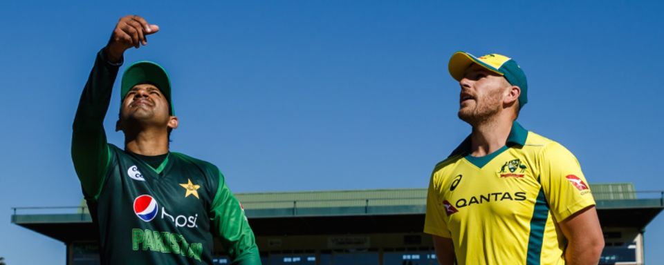 Sarfraz Ahmed and Aaron Finch at the toss