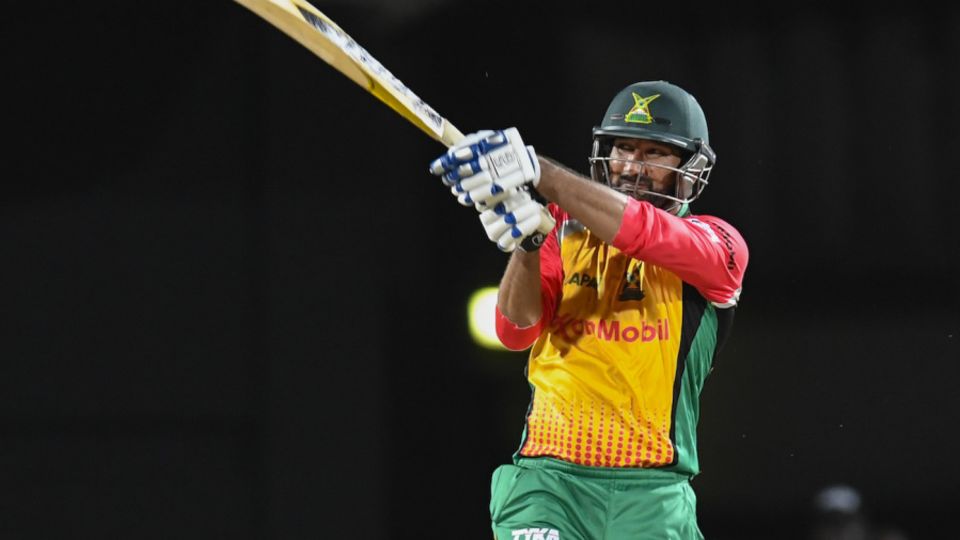 Sohail Tanvir slams one away
