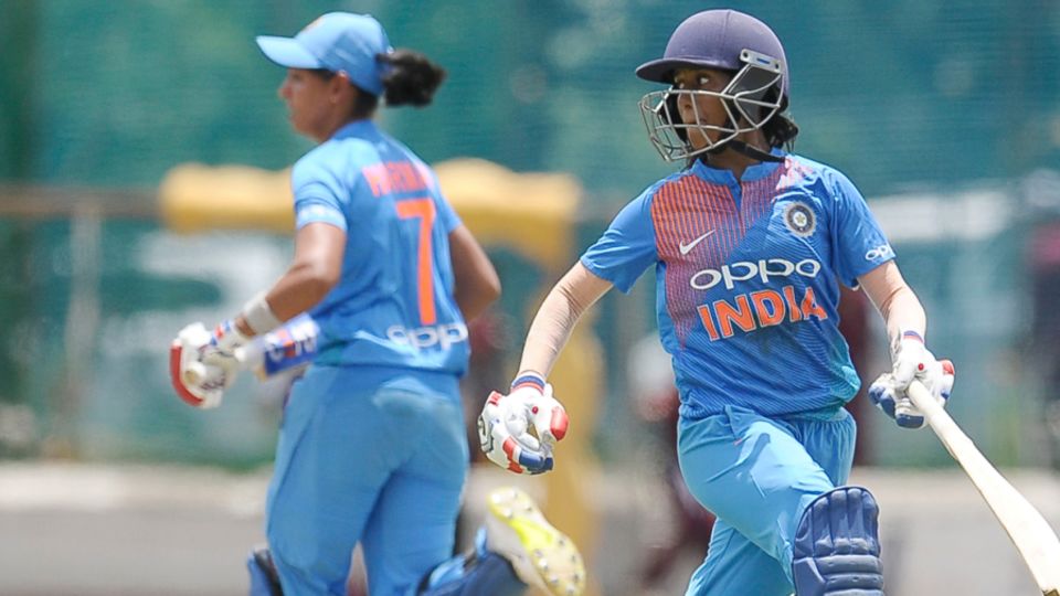 Jemimah Rodrigues and Harmanpreet Kaur run between the wickets