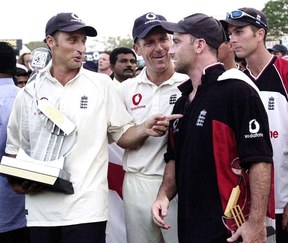 You da man: Captain Nasser Hussain holds the series trophy, standing next to Man of the Match Graham Thorpe in Colombo