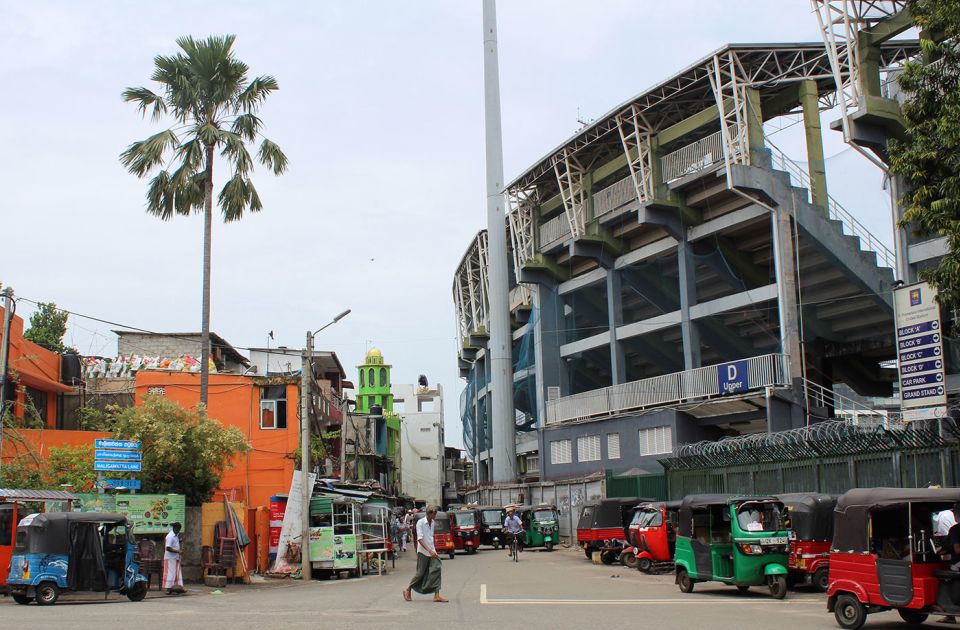 The street outside the Premadasa: get your tuk-tuk repaired here