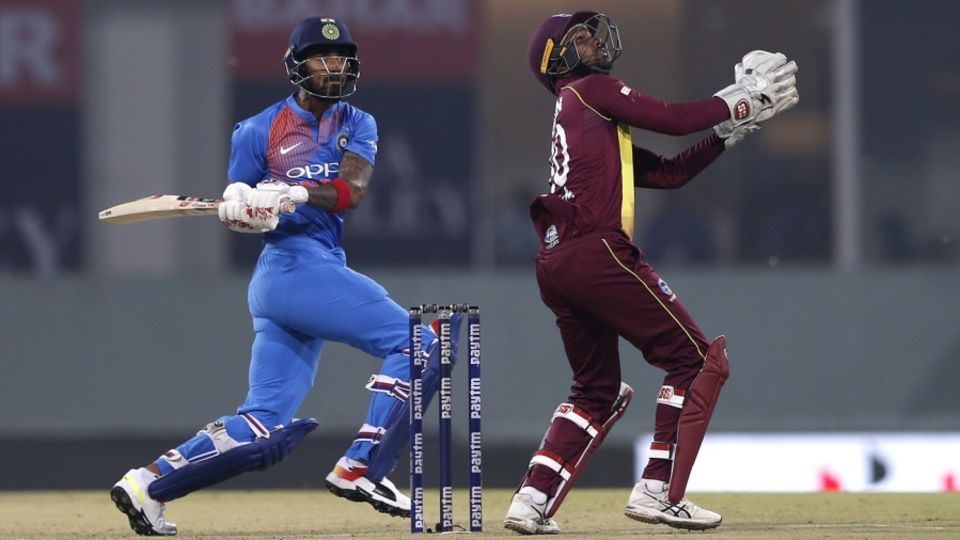 KL Rahul reverse pulls the ball