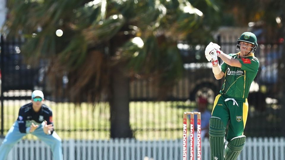 David Warner pulls as Steve Smith watches from the slips