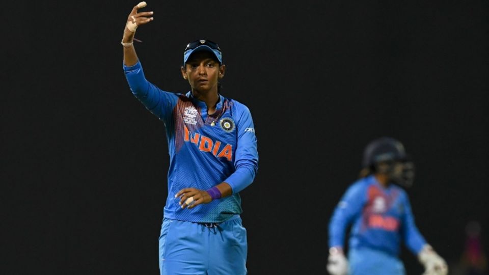 Harmanpreet Kaur sets her field