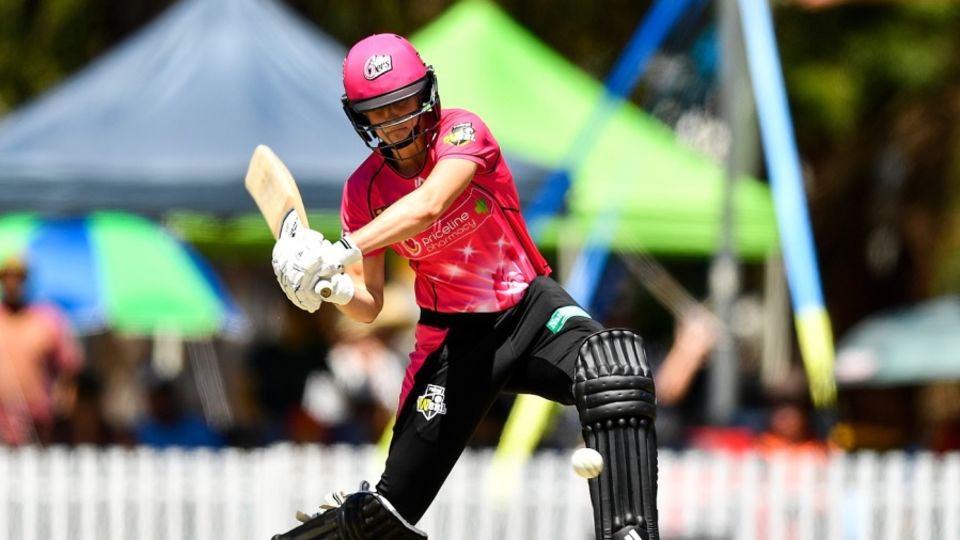 Ellyse Perry prepares to go aerial