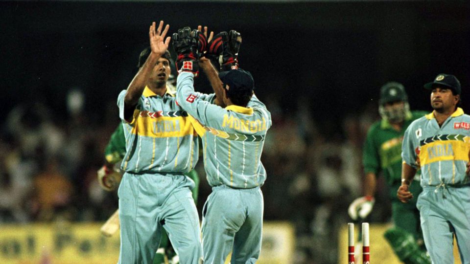 Venkatesh Prasad celebrates after bowling Aamer Sohail