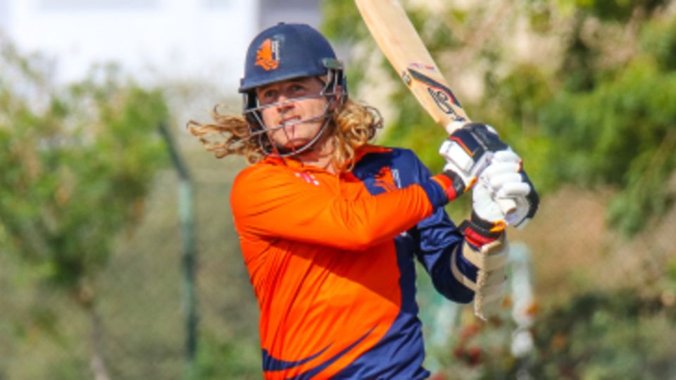 Max O'Dowd pulls over midwicket