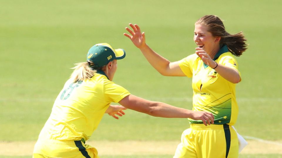 Georgia Wareham halted a good start by New Zealand