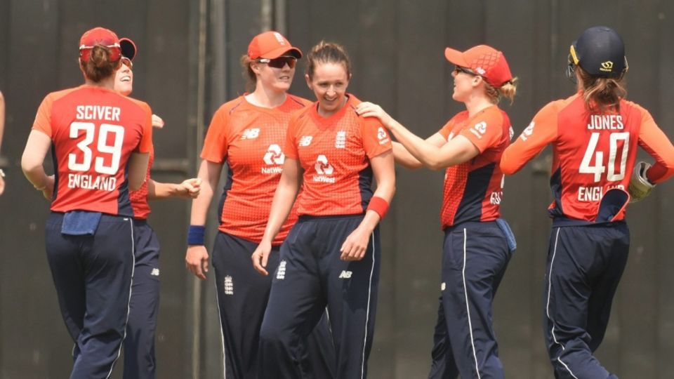 Kate Cross conceded just one run in the final over
