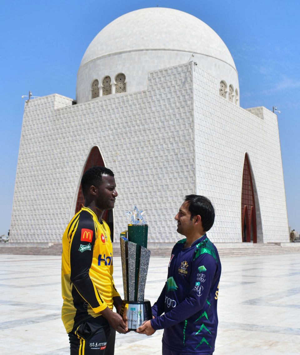 Darren Sammy and Sarfaraz Ahmed pose with the PSL 2019 trophy at Mazar-e-Quaid