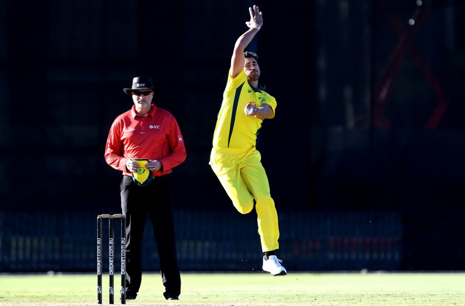 Starc's surge of pace on return sparks Australian hopes