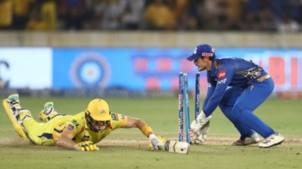 Quinton de Kock flicks the ball on to the stumps to find Shane Watson short