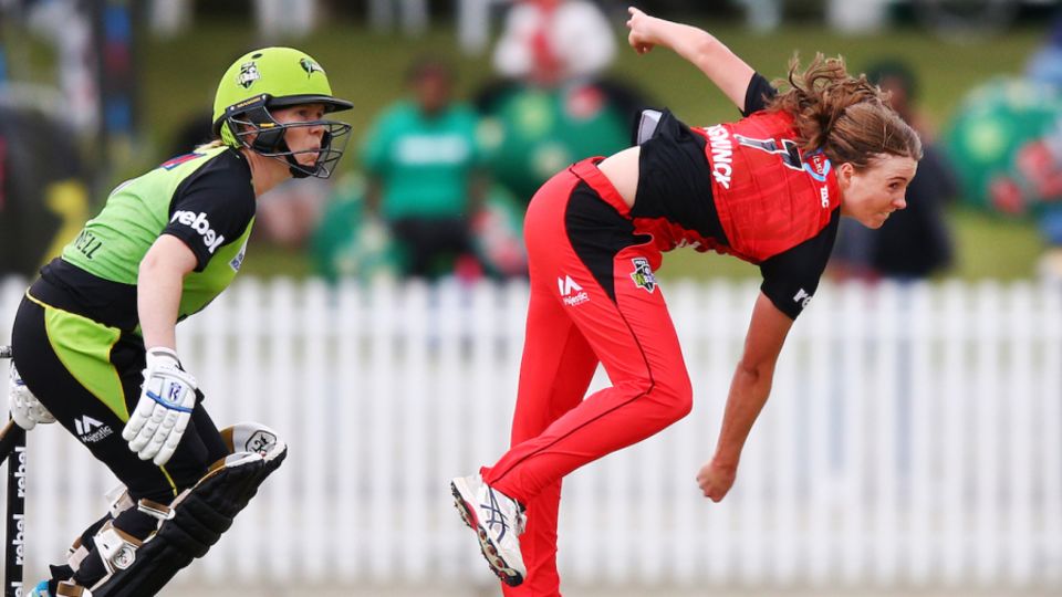 Tayla Vlaeminck bowling for Melbourne Renegades