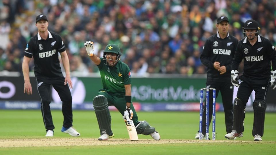 Babar Azam shouts to Mohammad Hafeez